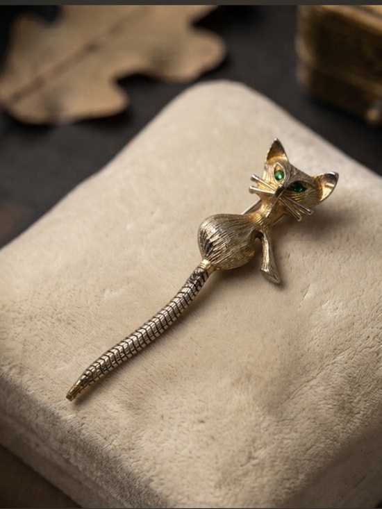 Unsigned Jewelry - Vintage Cat Brooch with Flexible Snake Tail
